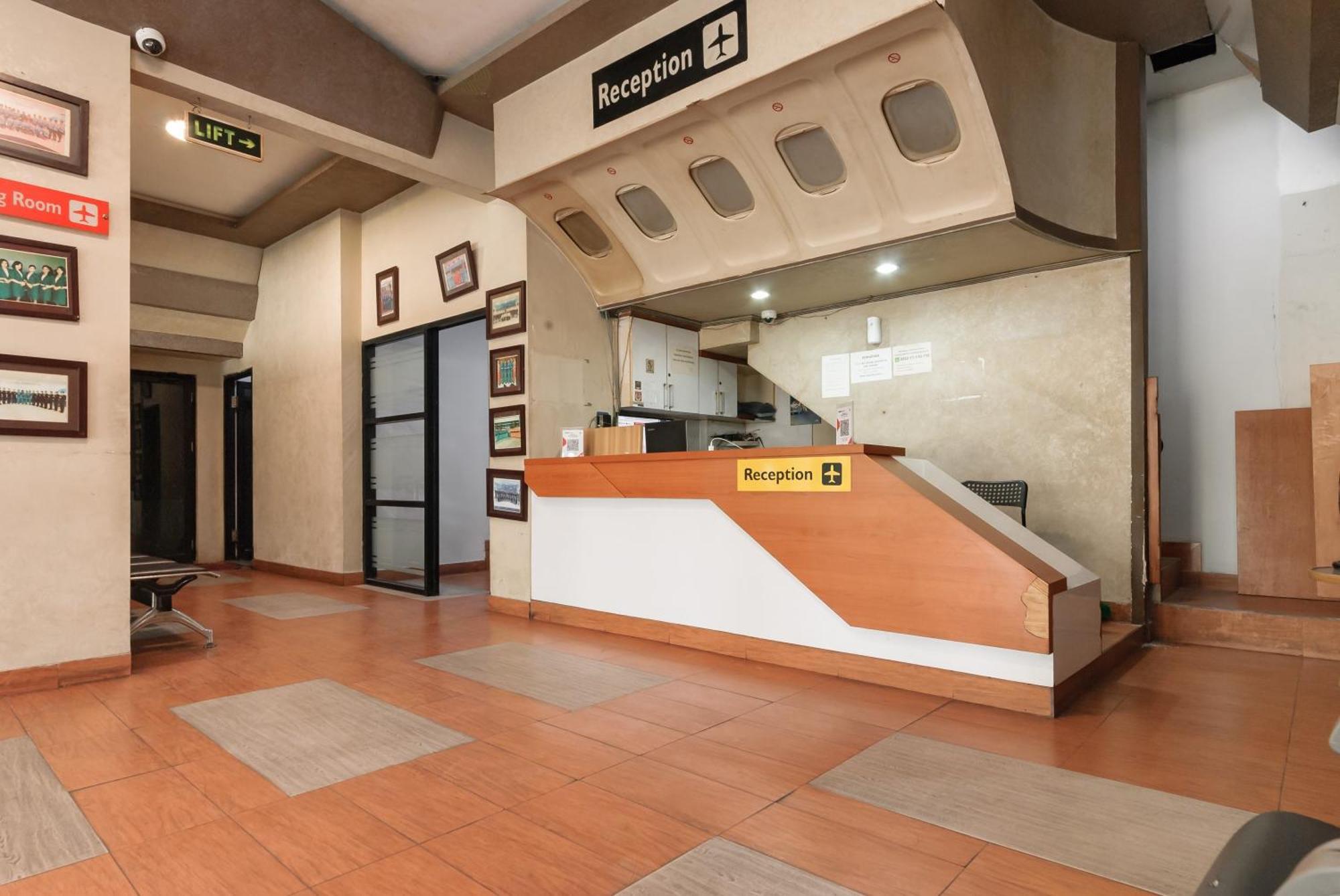 Reddoorz Near Mandaya Royal Hospital Puri Hotel Tangerang Exterior foto