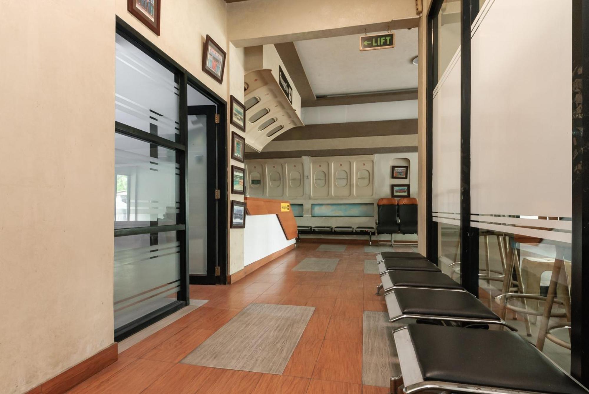 Reddoorz Near Mandaya Royal Hospital Puri Hotel Tangerang Exterior foto