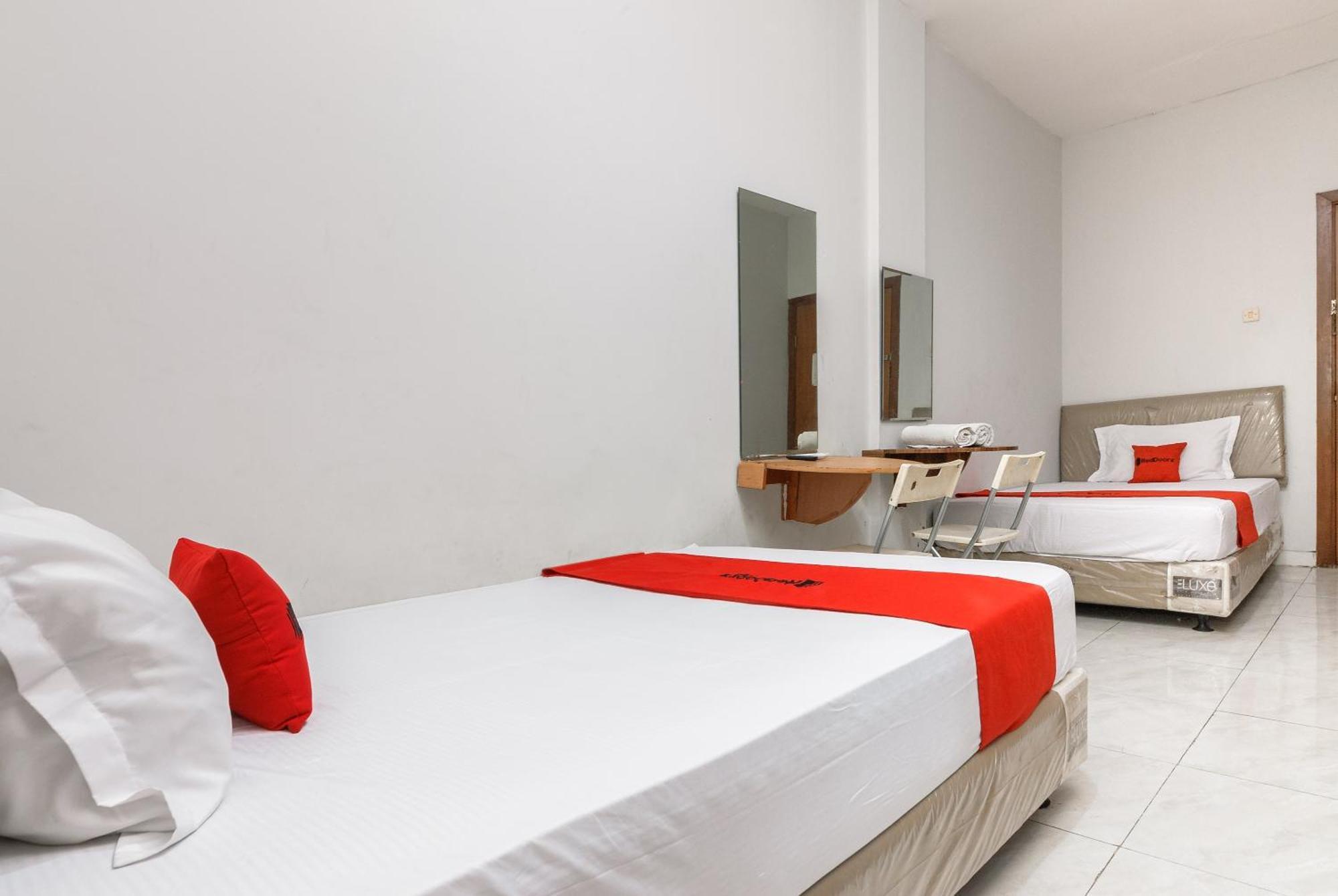 Reddoorz Near Mandaya Royal Hospital Puri Hotel Tangerang Exterior foto
