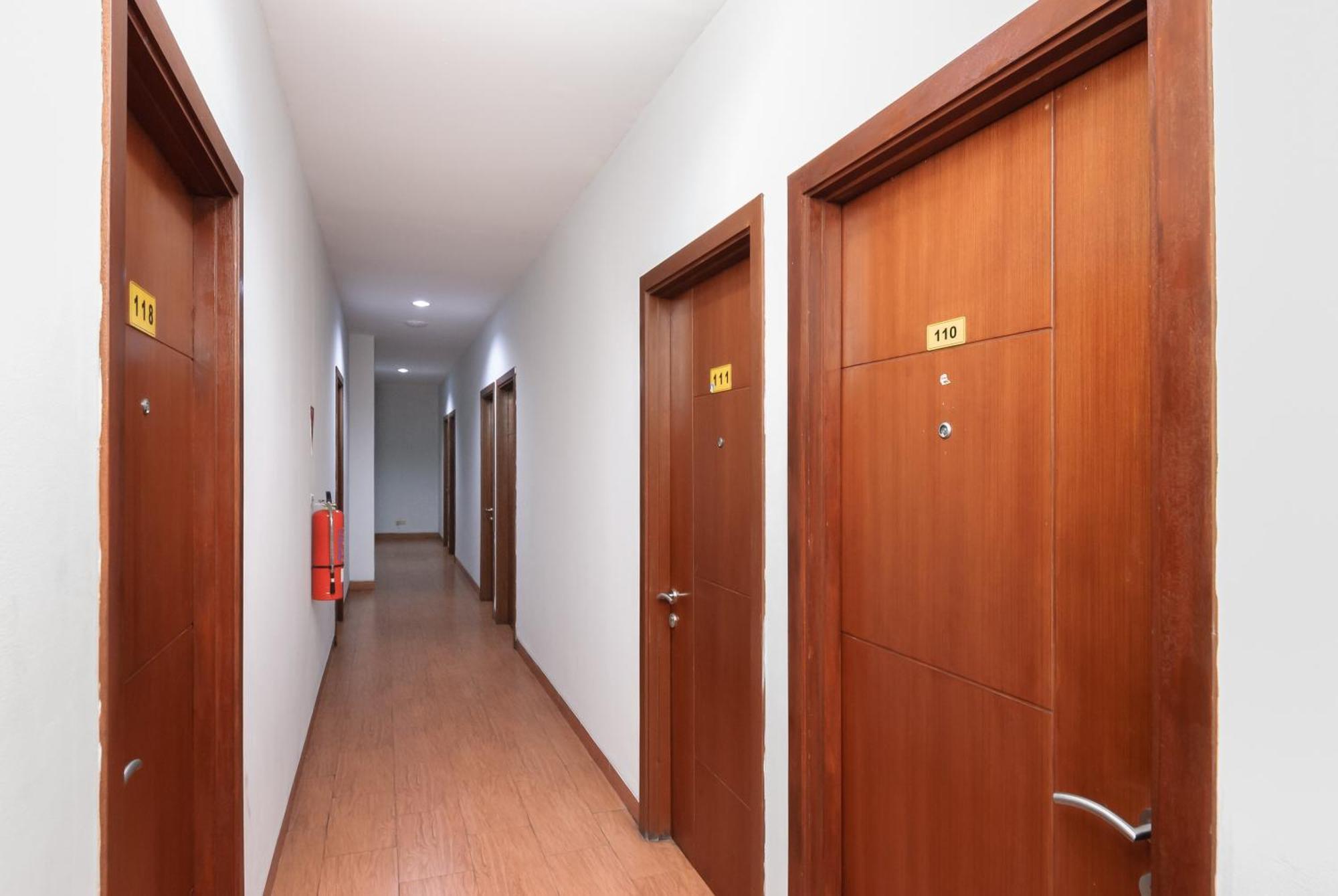 Reddoorz Near Mandaya Royal Hospital Puri Hotel Tangerang Exterior foto