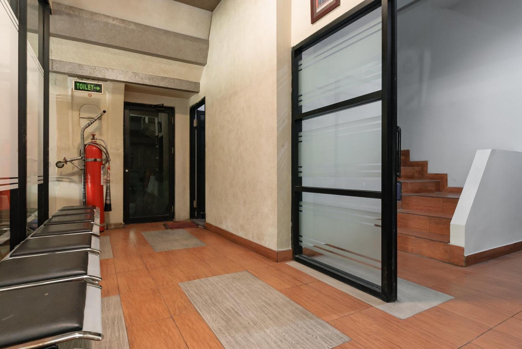 Reddoorz Near Mandaya Royal Hospital Puri Hotel Tangerang Exterior foto