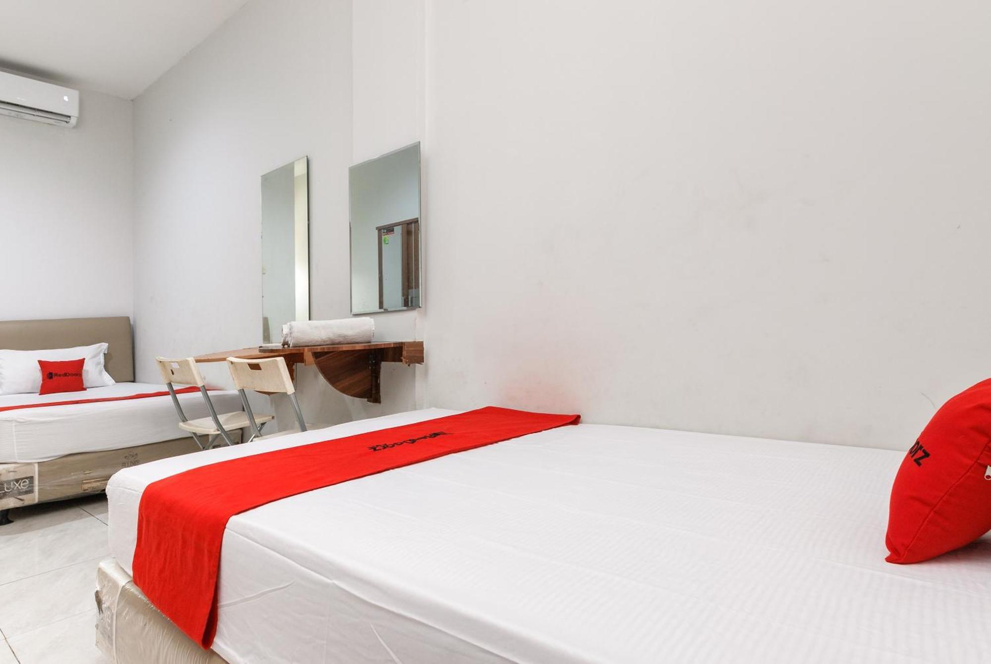 Reddoorz Near Mandaya Royal Hospital Puri Hotel Tangerang Exterior foto