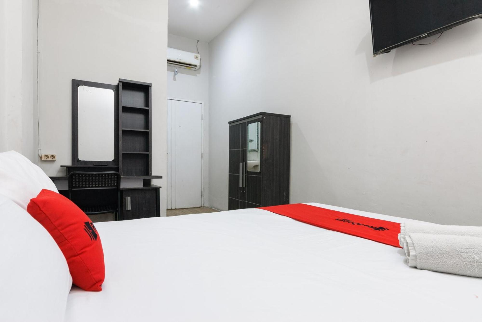 Reddoorz Near Mandaya Royal Hospital Puri Hotel Tangerang Exterior foto