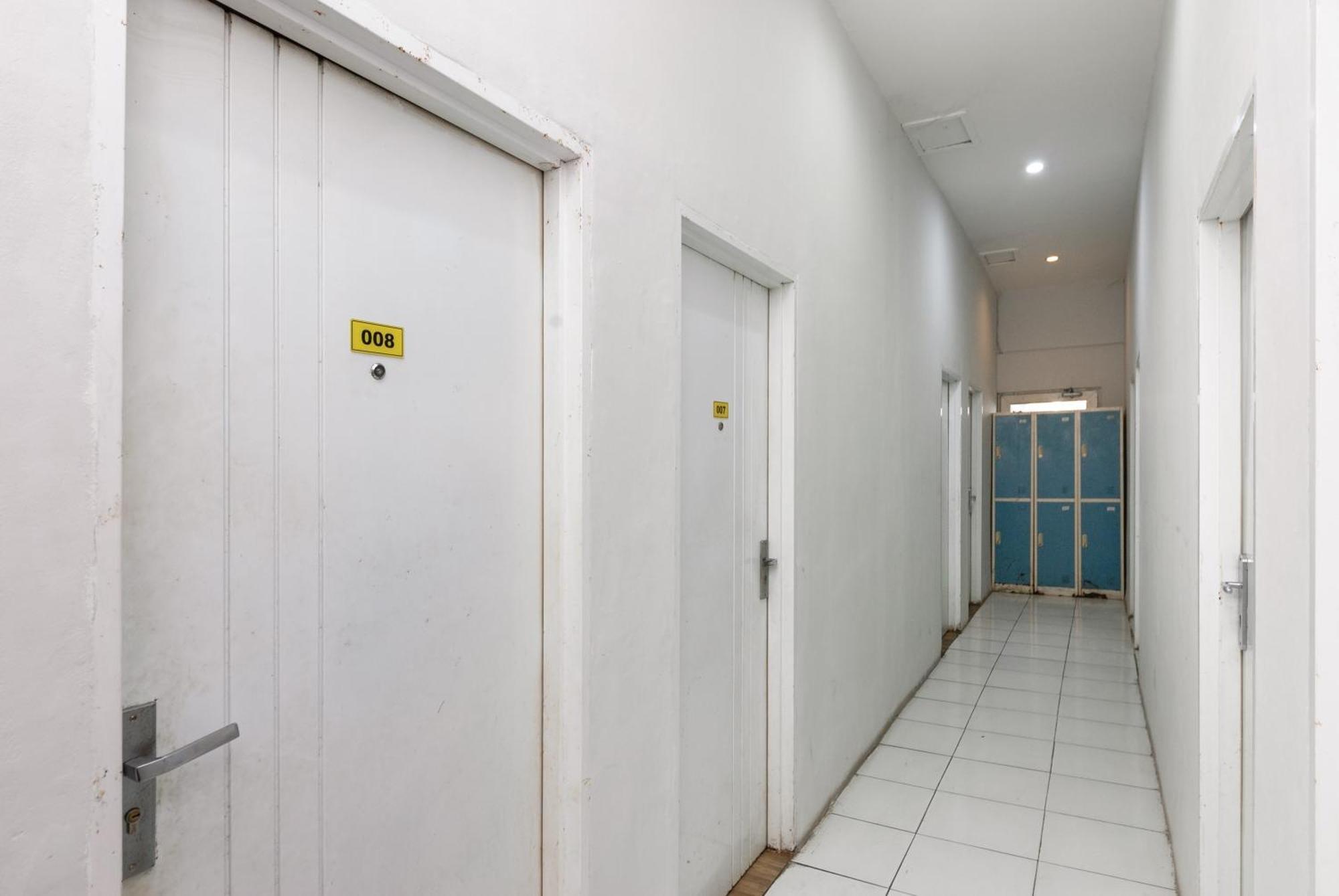 Reddoorz Near Mandaya Royal Hospital Puri Hotel Tangerang Exterior foto