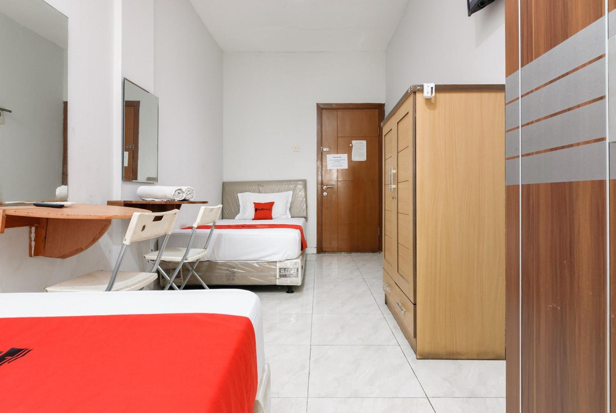 Reddoorz Near Mandaya Royal Hospital Puri Hotel Tangerang Exterior foto