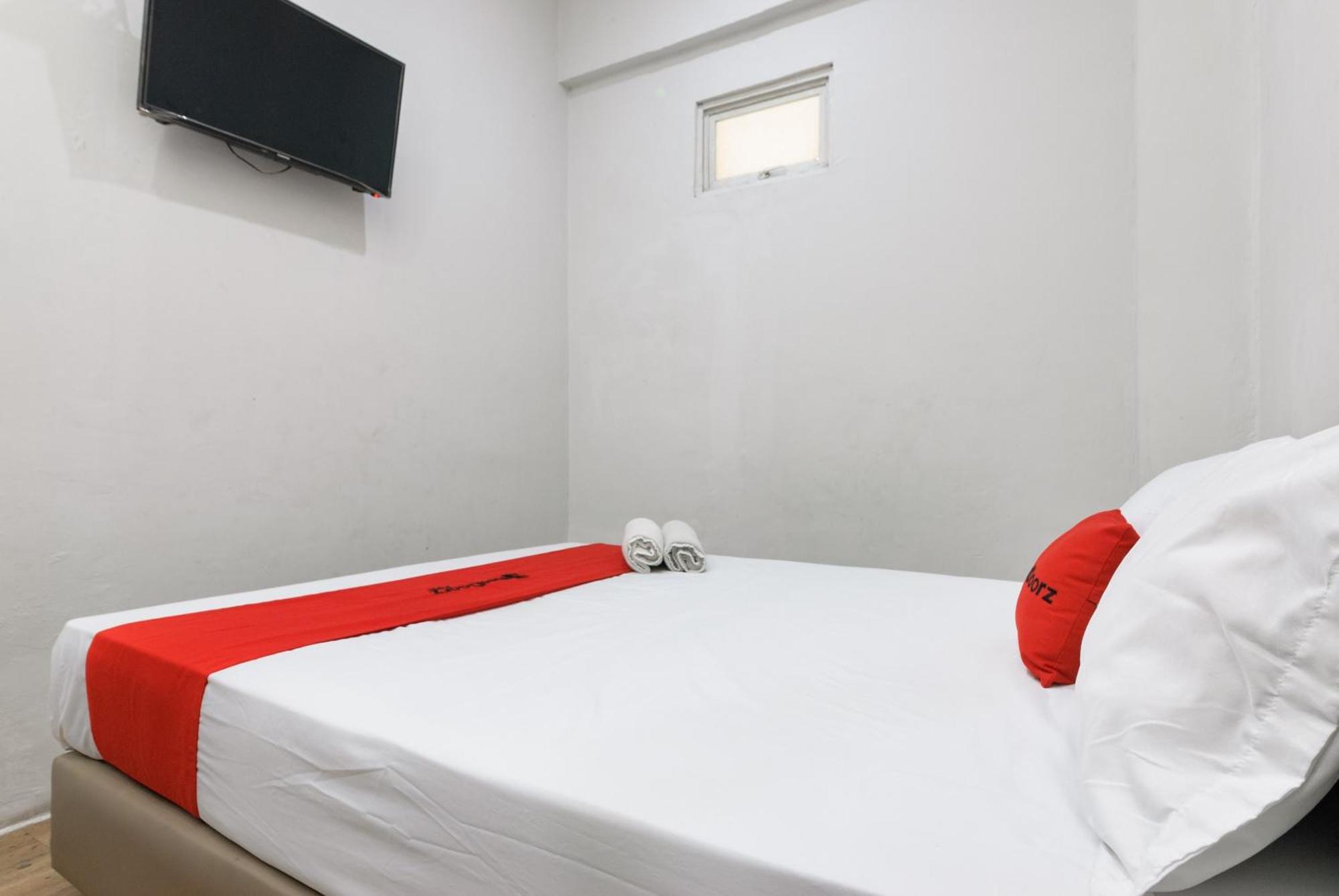 Reddoorz Near Mandaya Royal Hospital Puri Hotel Tangerang Exterior foto
