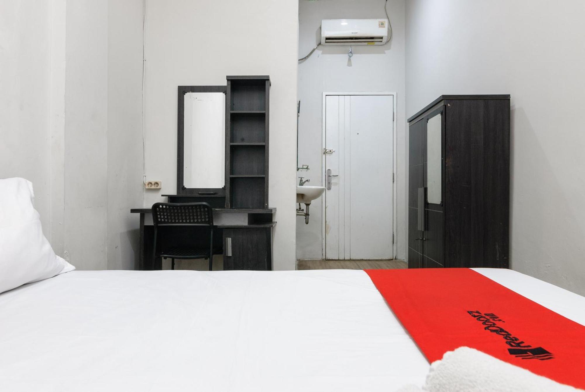 Reddoorz Near Mandaya Royal Hospital Puri Hotel Tangerang Exterior foto