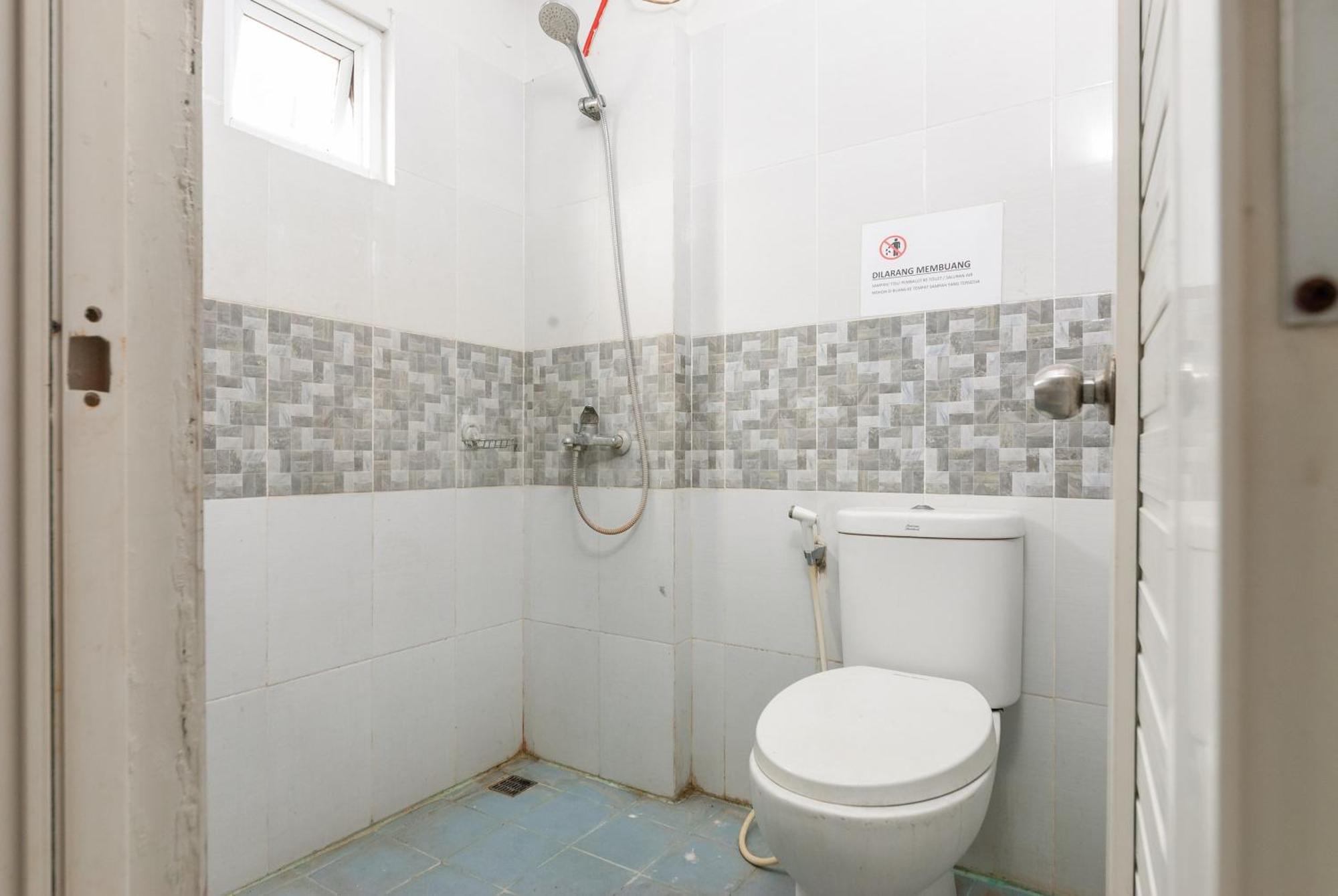 Reddoorz Near Mandaya Royal Hospital Puri Hotel Tangerang Exterior foto