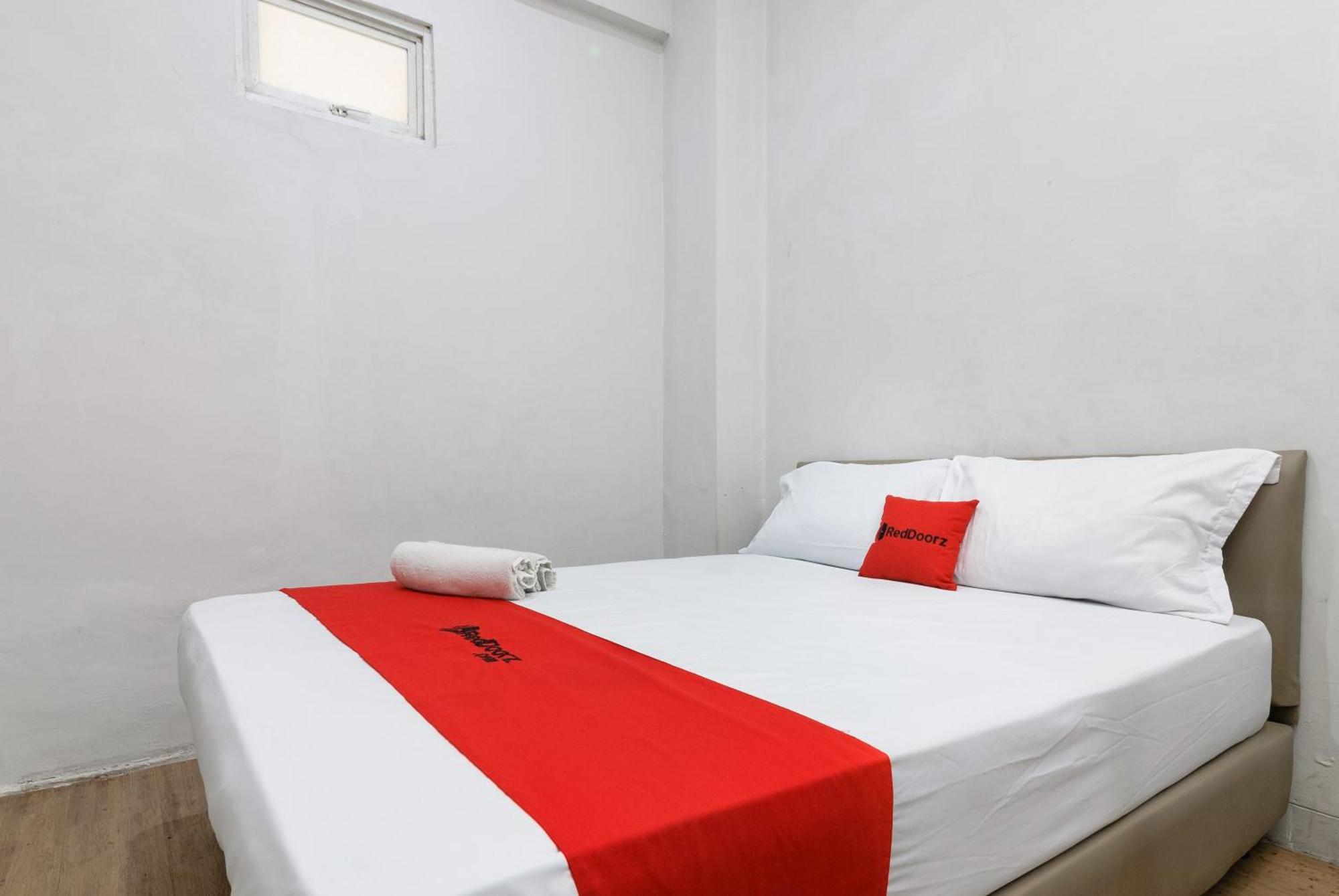 Reddoorz Near Mandaya Royal Hospital Puri Hotel Tangerang Exterior foto