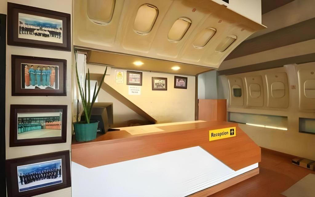 Reddoorz Near Mandaya Royal Hospital Puri Hotel Tangerang Exterior foto